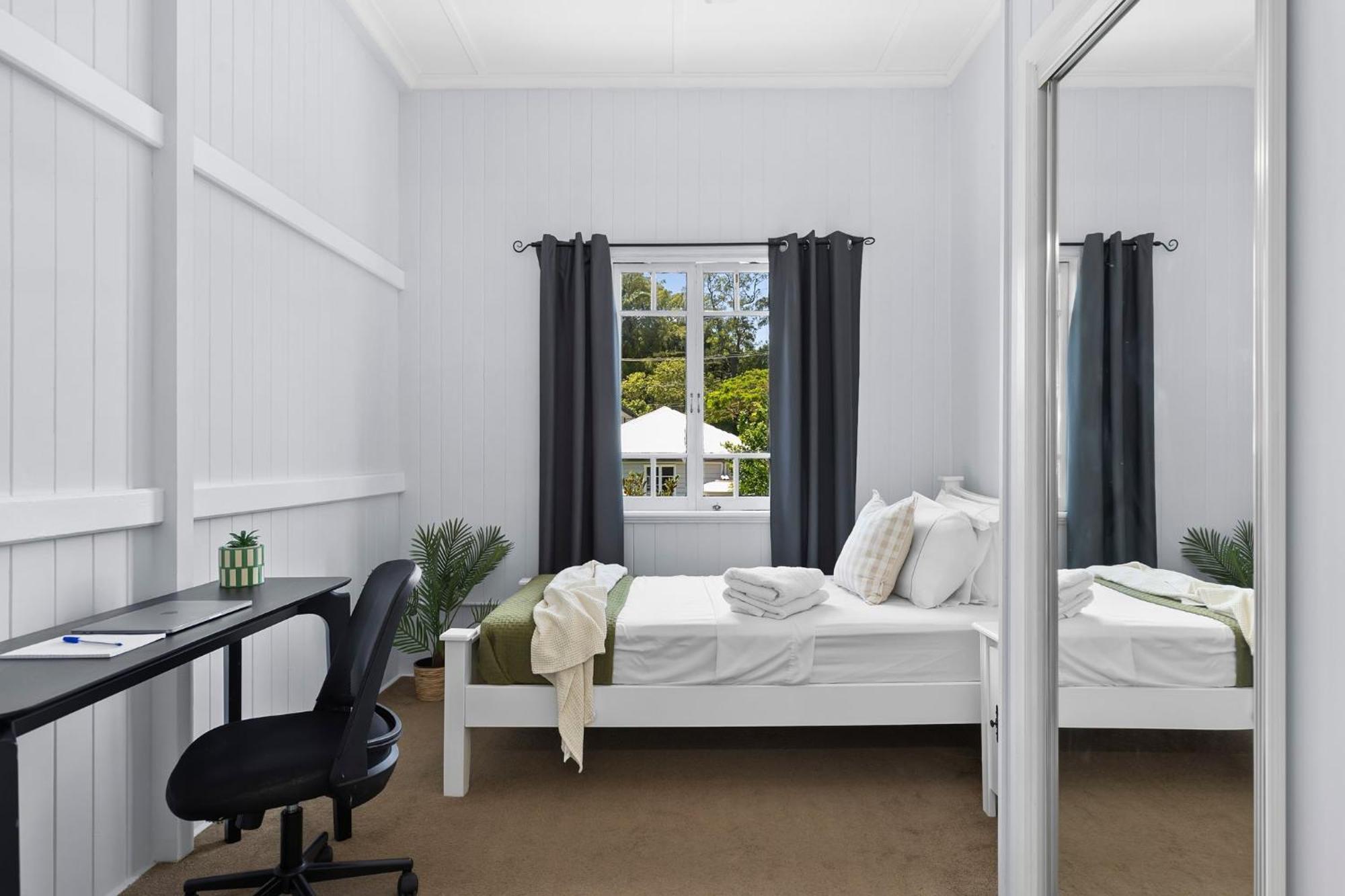 Wow Bridge Views Near Cbd Quiet Bus Train *