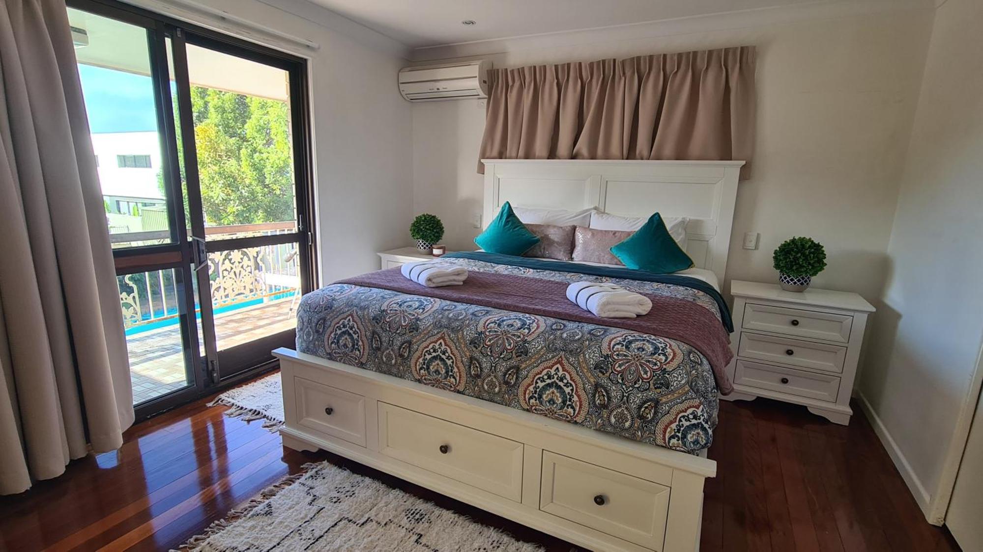 Holiday home 4br Big Family House With Huge Pool Brisbane