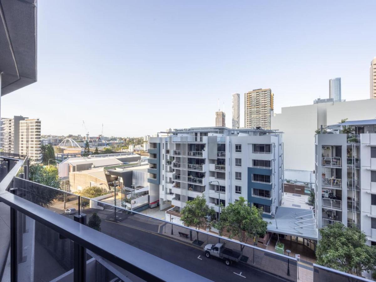 Cbd 3b2b Near Everything With Parking And Balcony Apartment *