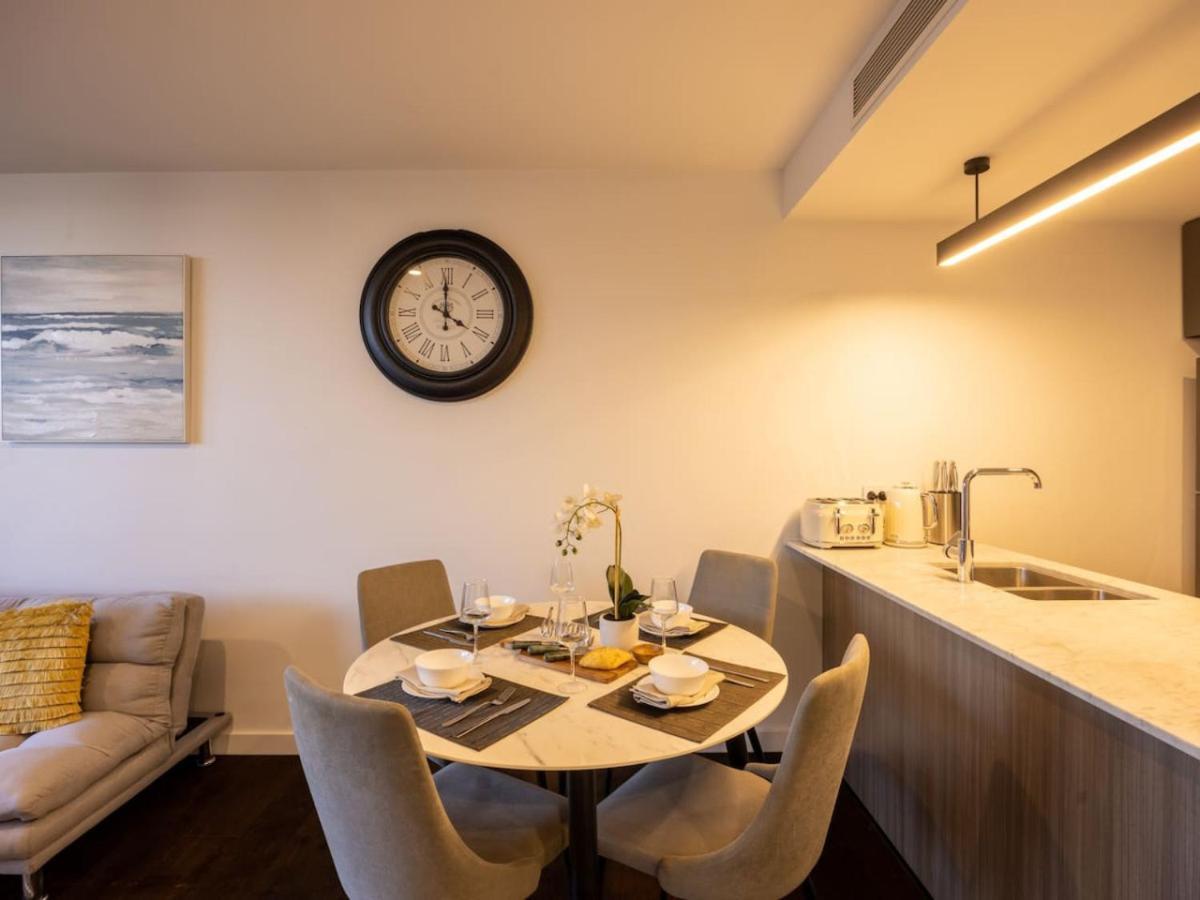 Apartment Cbd 3b2b Near Everything With Parking And Balcony