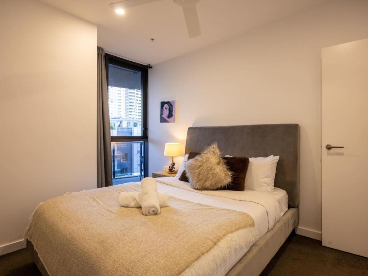 Apartment Cbd 3b2b Near Everything With Parking And Balcony