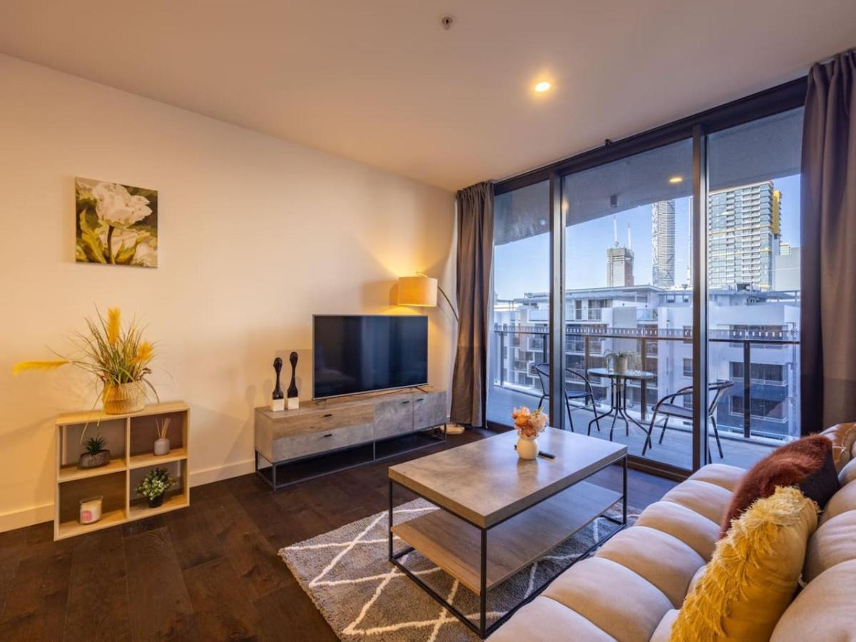 Cbd 3b2b Near Everything With Parking And Balcony Apartment