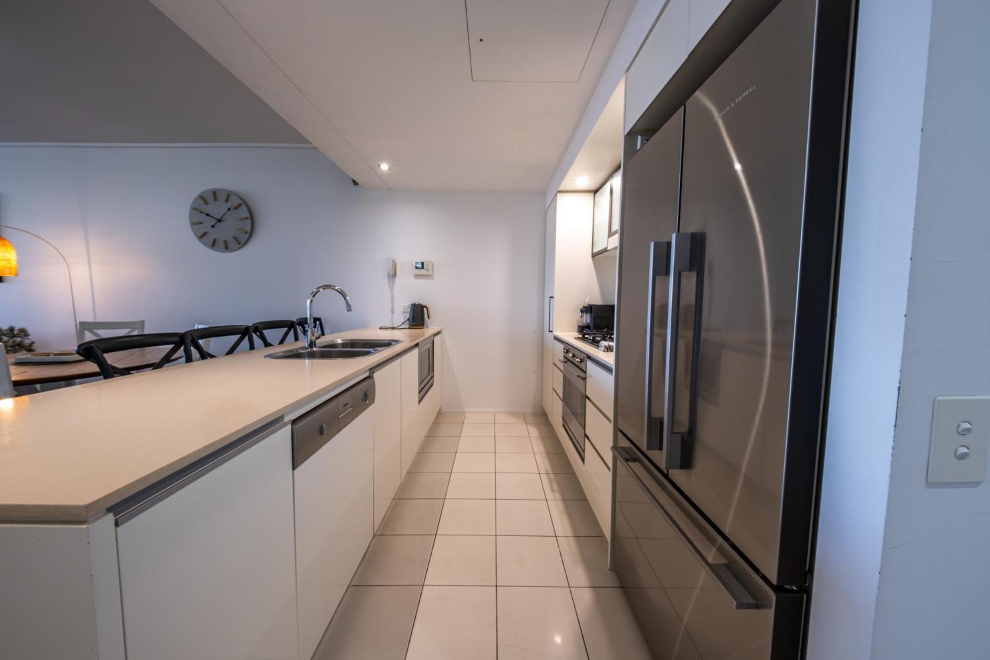 Luxury Riverfront Apartment *