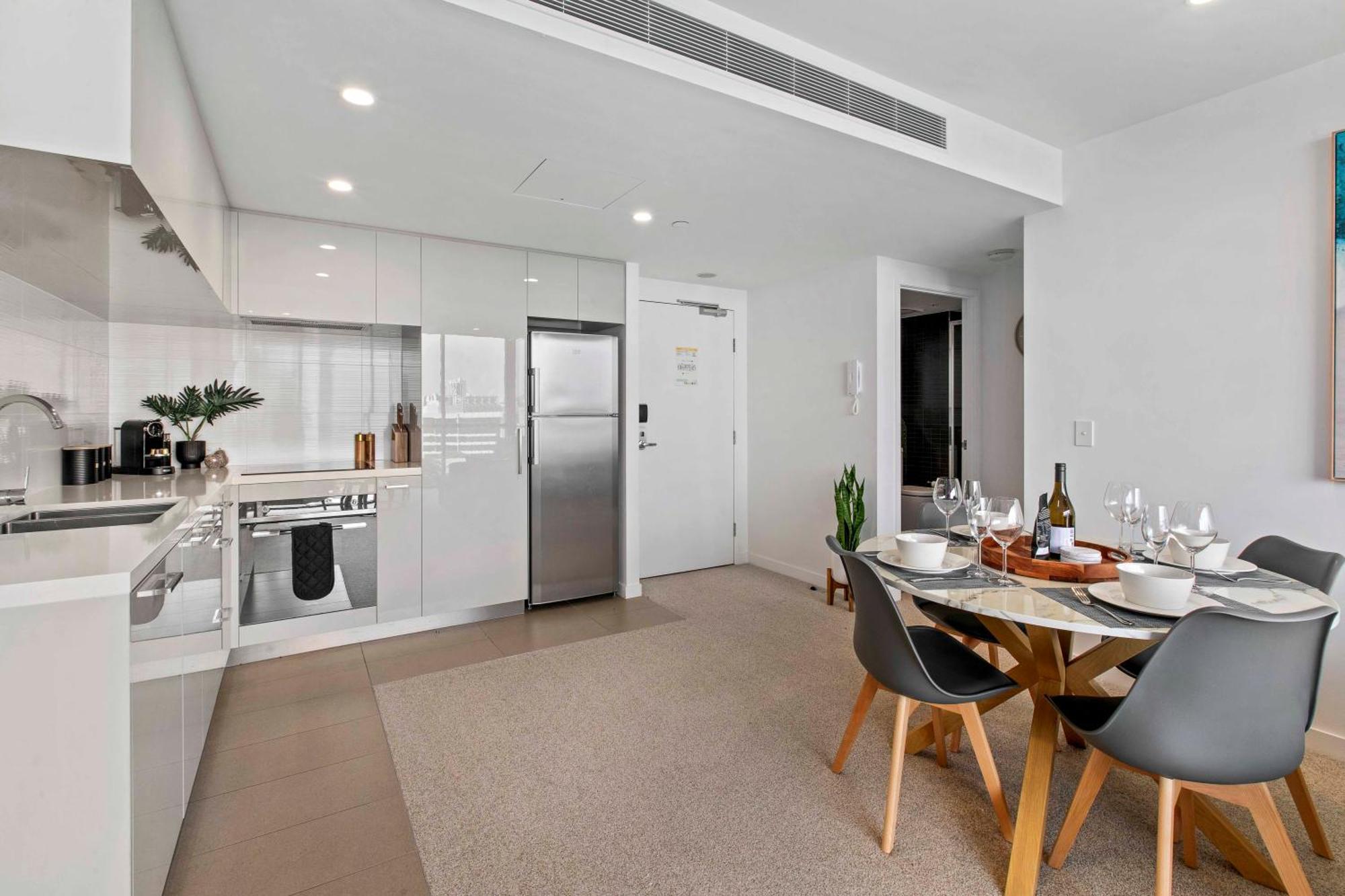 2bedroom Exec Near Suncorp Free Carpark Apartment