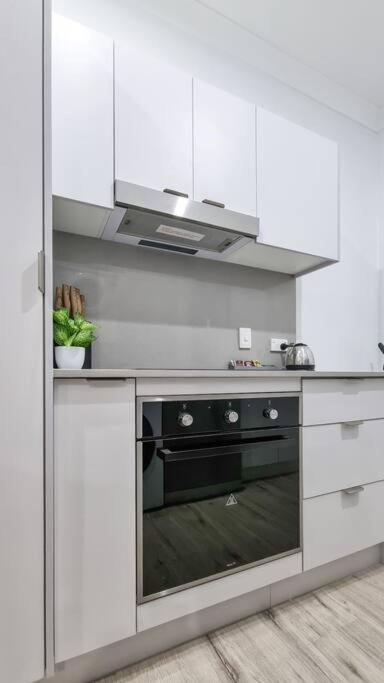 Apartment Wishart 1bed 1bath Tiny, Quiet House W Parking M15 Brisbane