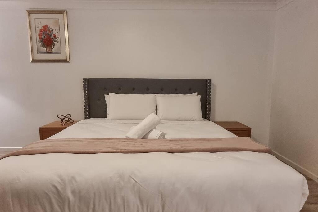 Wishart 1bed 1bath Tiny, Quiet House W Parking - W44 Apartment Brisbane