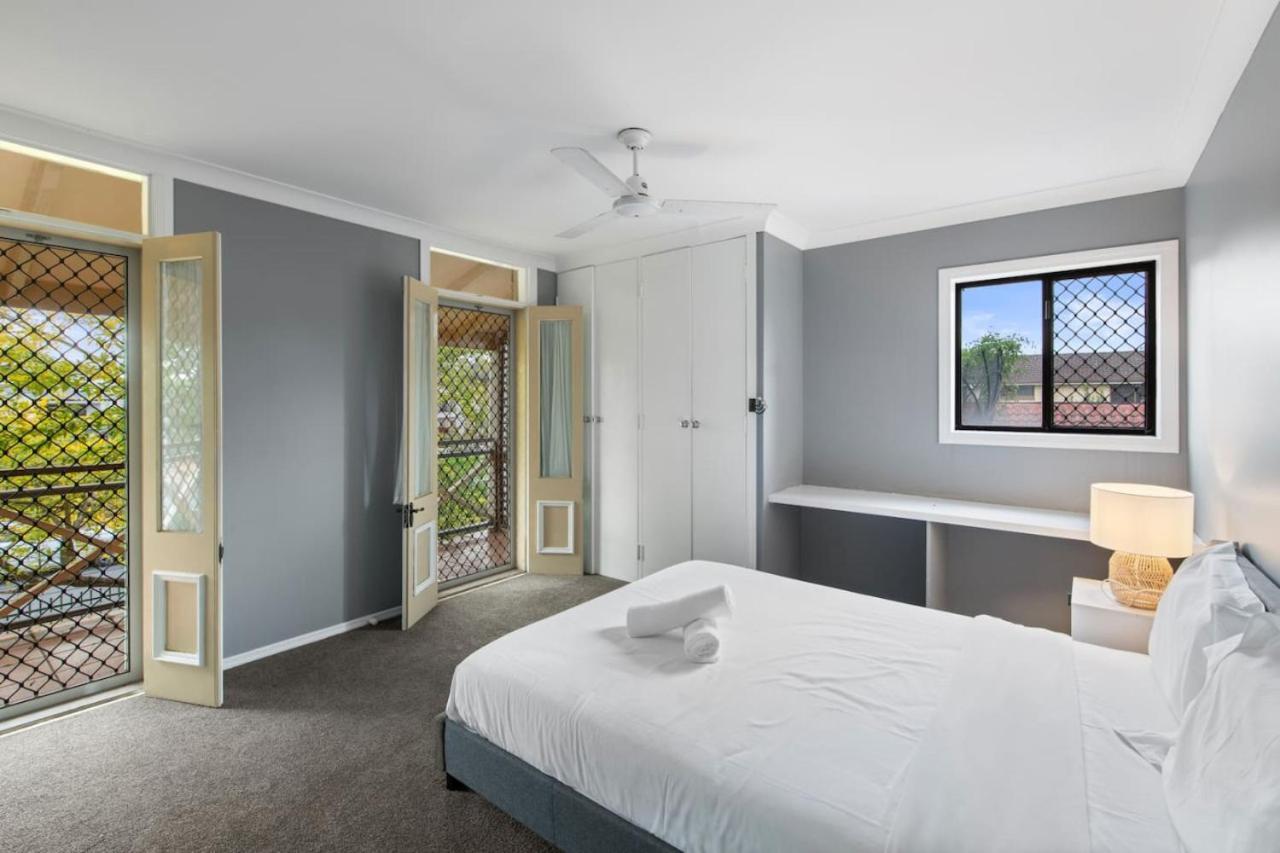 Spacious Affordable 7b3b 2 Living Pool Yard And Mall * Brisbane