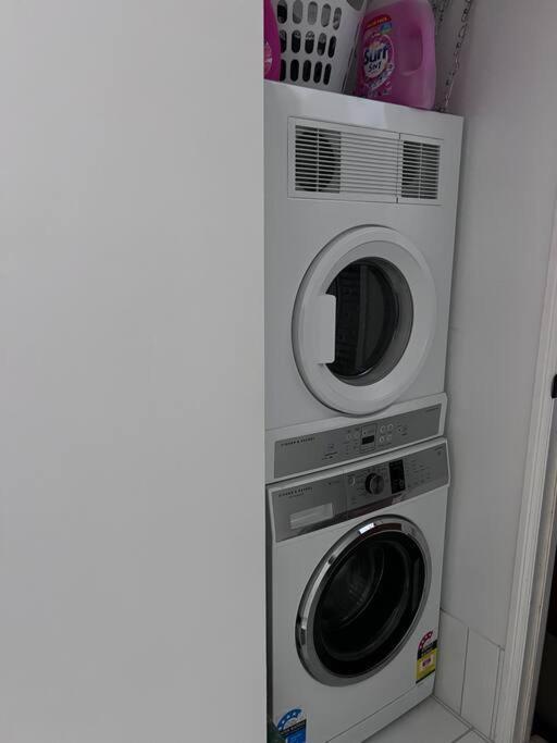 Sophisticated Spacious Self Contained Apartment *