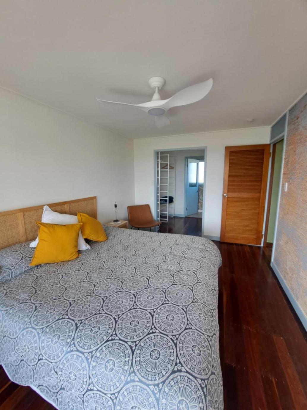 1960s Pool House - Hosted Bed & Breakfast *