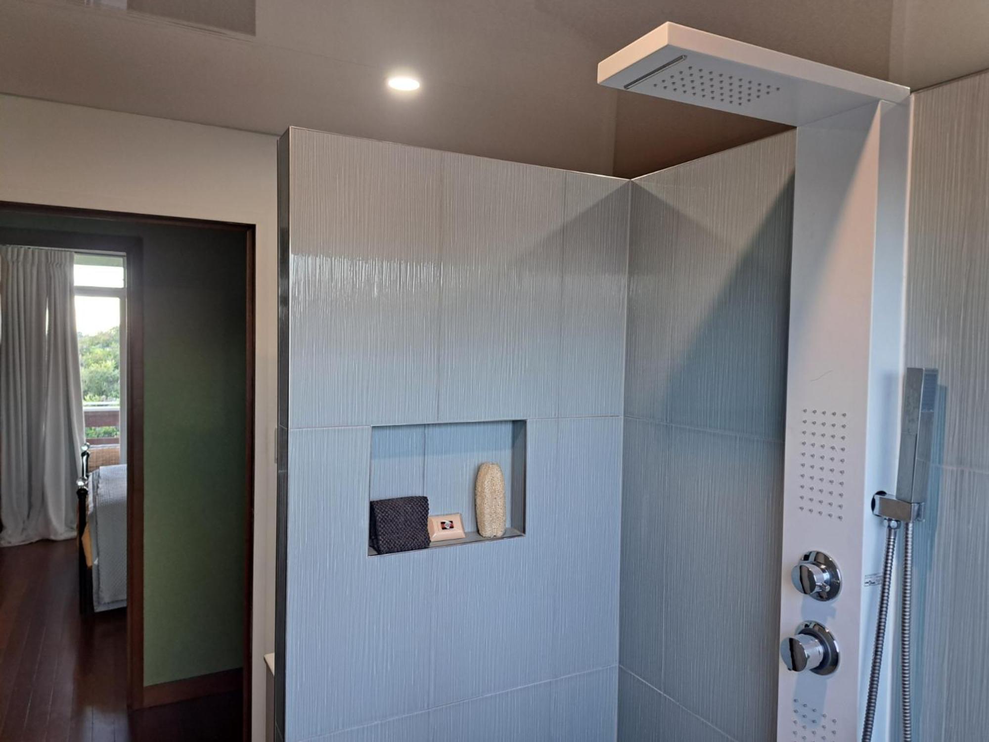 Bed & Breakfast 1960s Pool House - Hosted Brisbane
