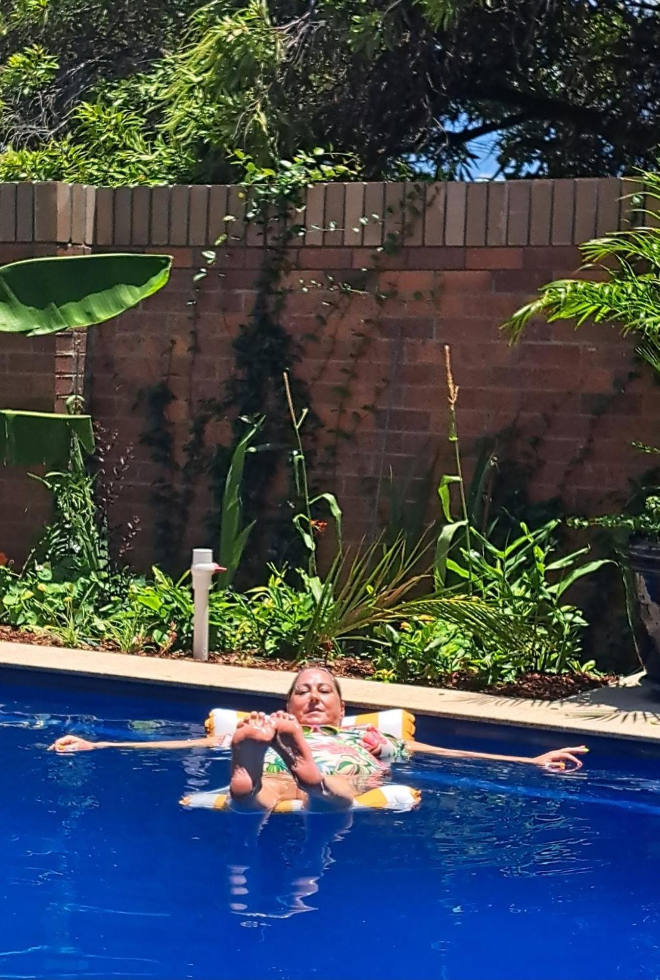 1960s Pool House - Hosted Bed & Breakfast