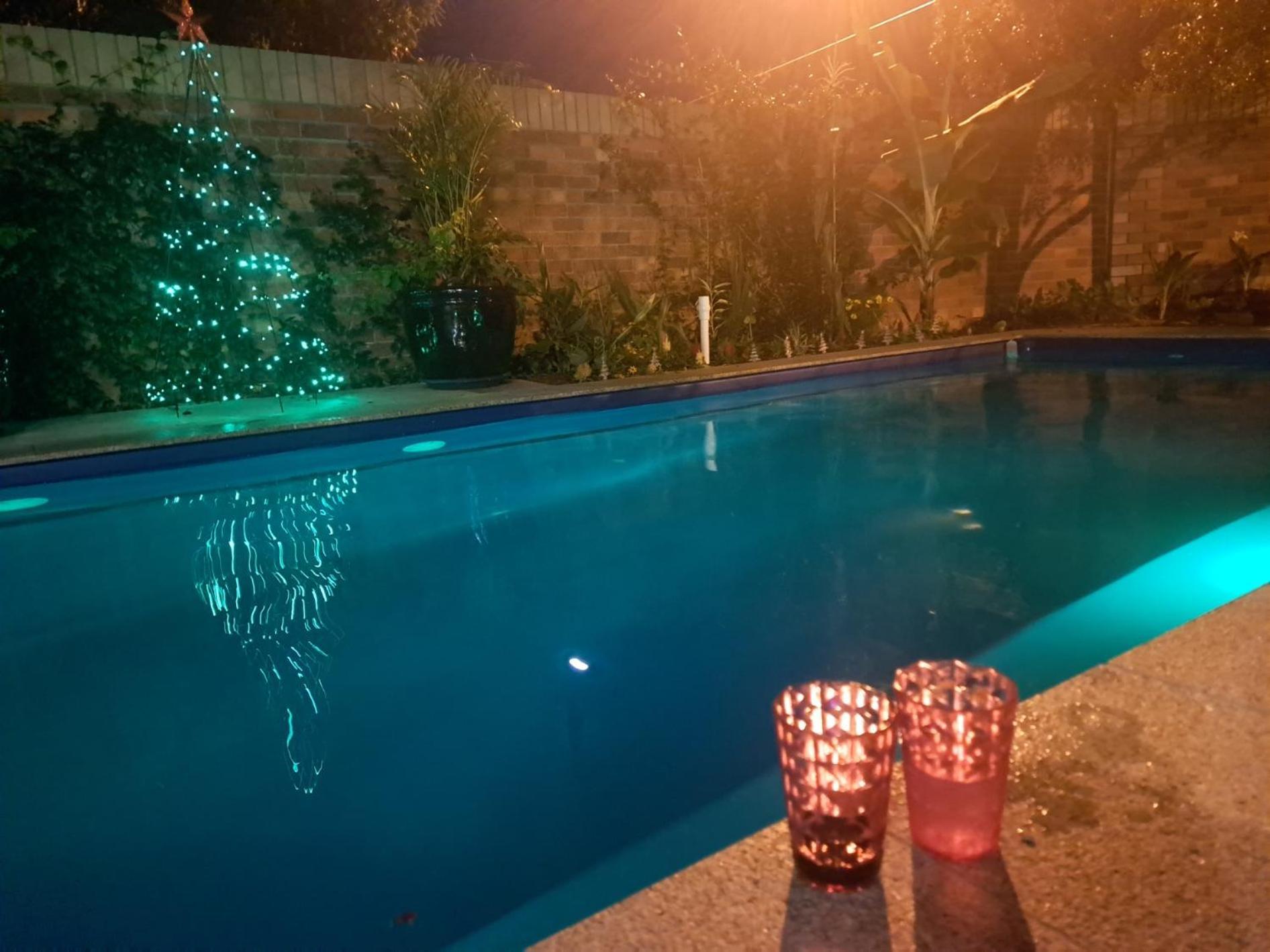 1960s Pool House - Hosted Bed & Breakfast *