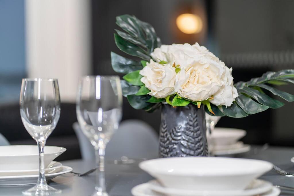 2br-2ba Resort-style Retreat In Hamilton M21 * Brisbane