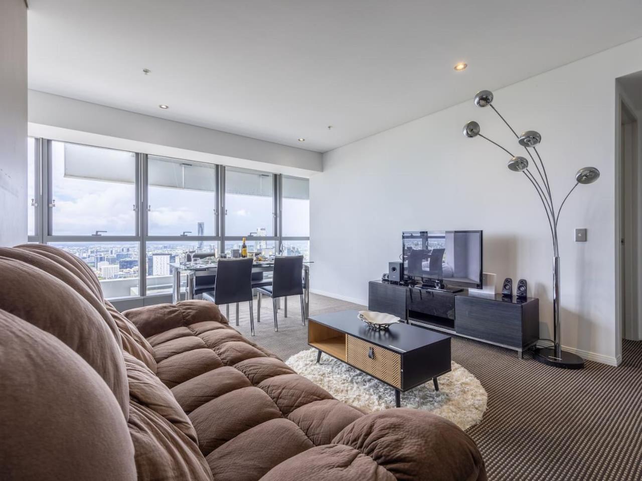 Stunning 2br Lights View Near Parks And Riverside Holiday home