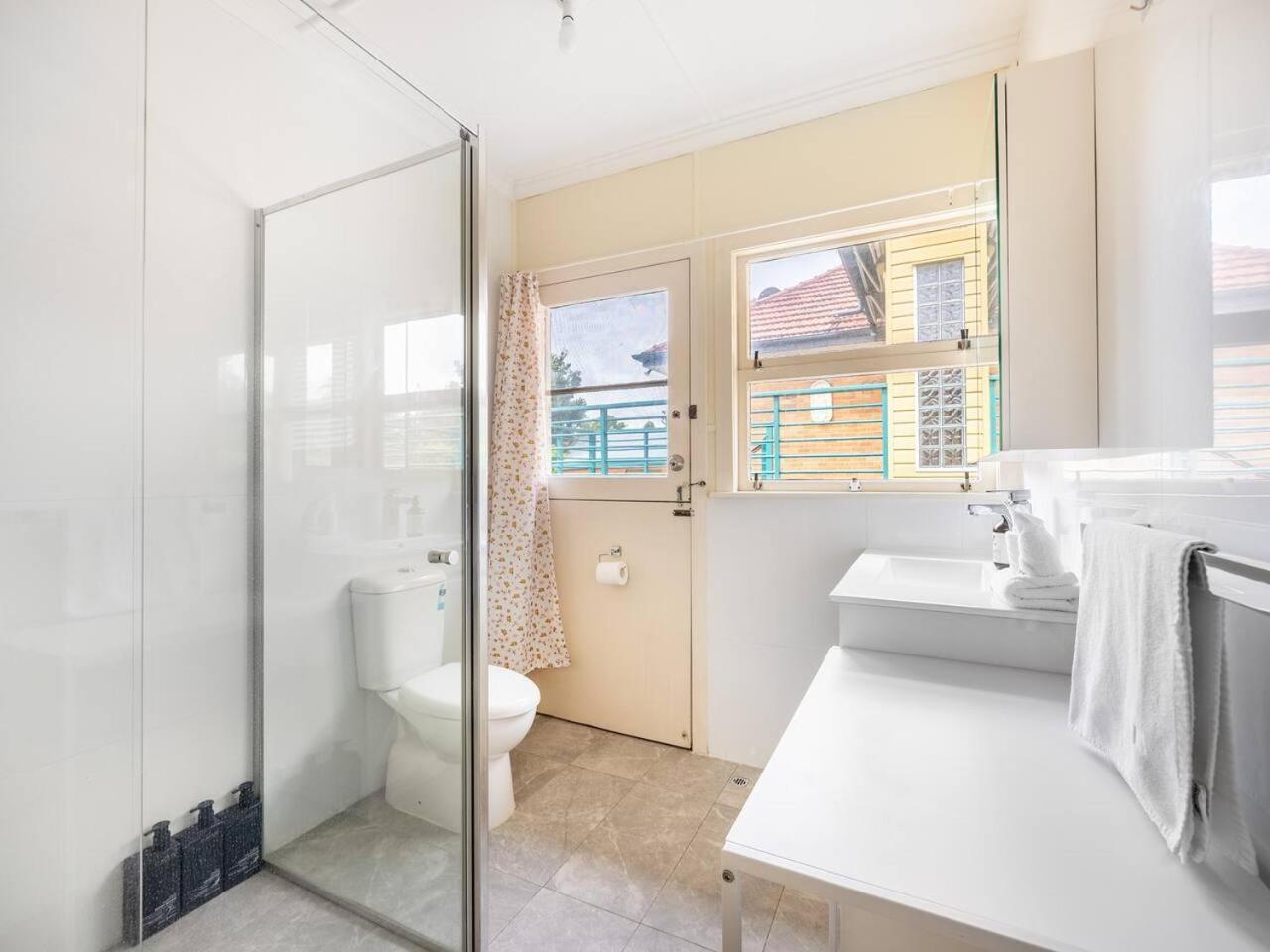 Walk To Uq Shops And Transit Great Value Holiday home Brisbane