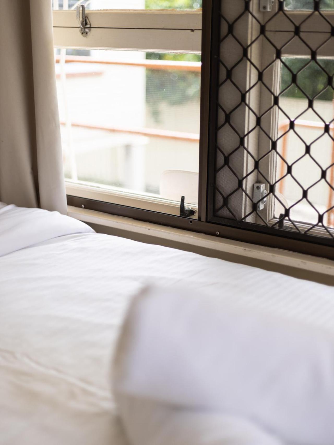 Walk To Uq Shops And Transit Great Value * Brisbane