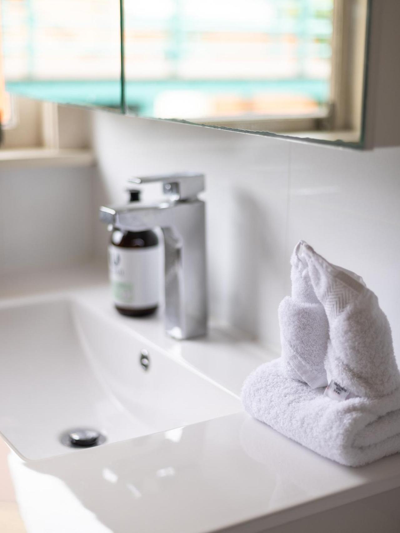 Walk To Uq Shops And Transit Great Value