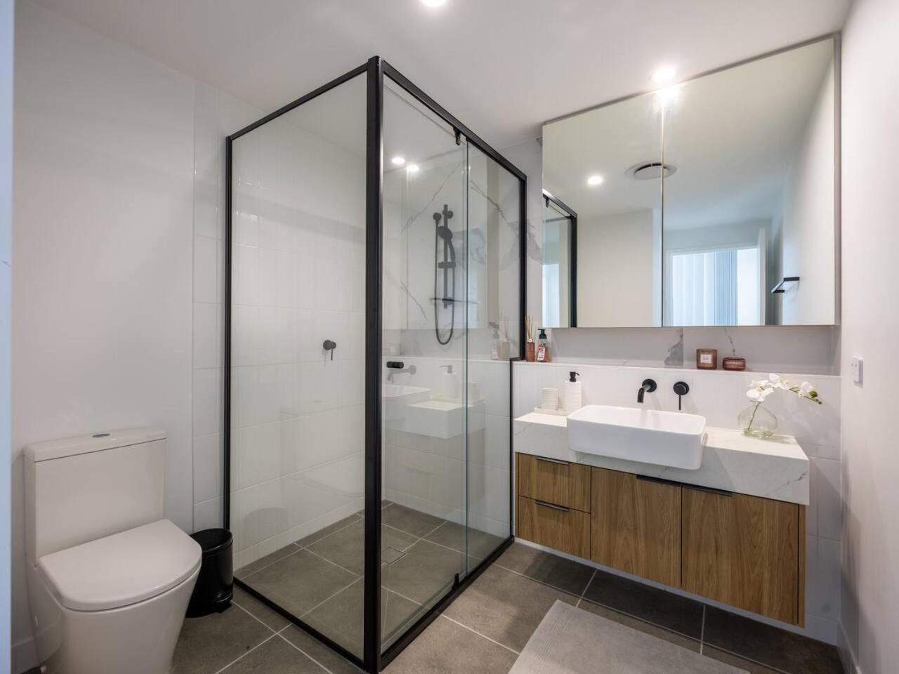 2 Beds Walk To Shops And Trails 12 Mins To Cbd