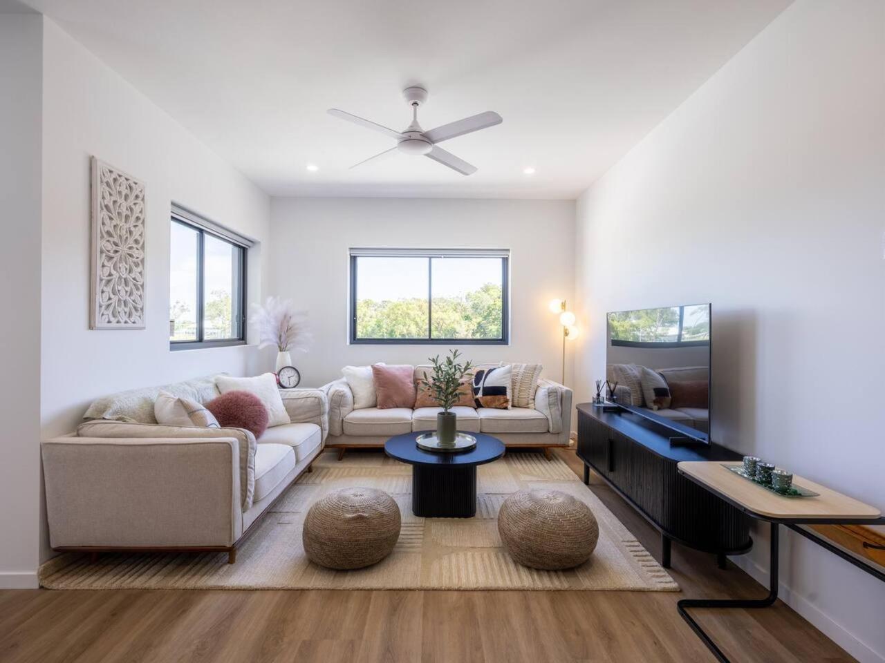 2 Beds Walk To Shops And Trails 12 Mins To Cbd Holiday home *