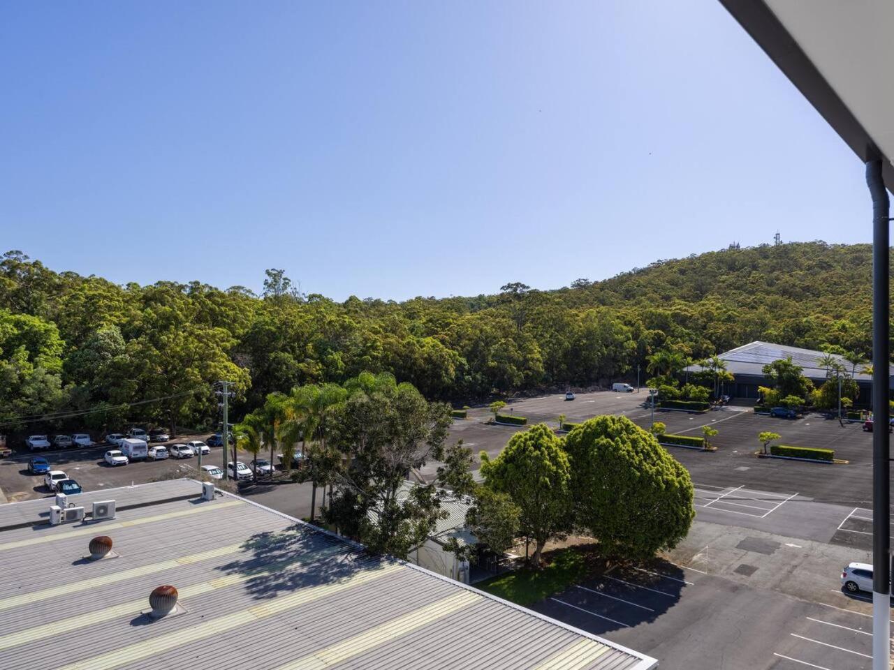 2 Beds Walk To Shops And Trails 12 Mins To Cbd Holiday home Brisbane