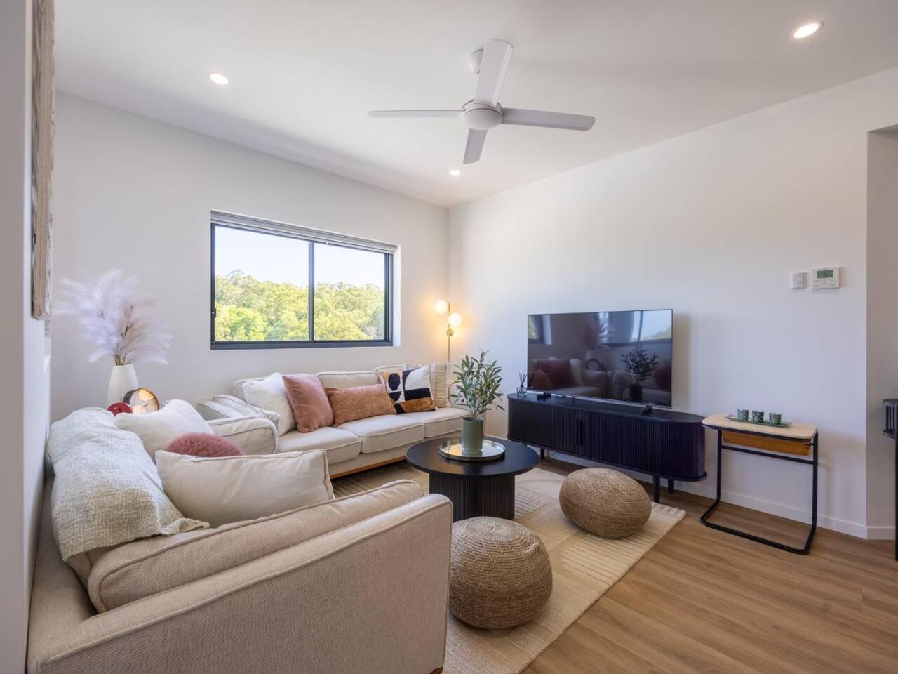 2 Beds Walk To Shops And Trails 12 Mins To Cbd Brisbane