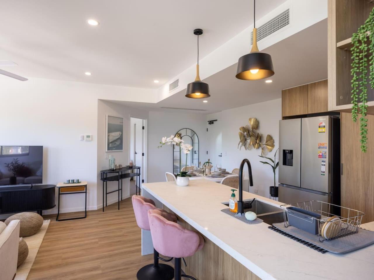 2 Beds Walk To Shops And Trails 12 Mins To Cbd