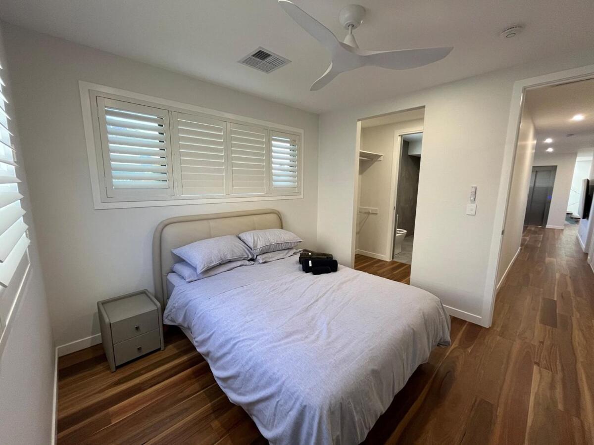 Holiday home 5 Star Luxury Manly Brisbane