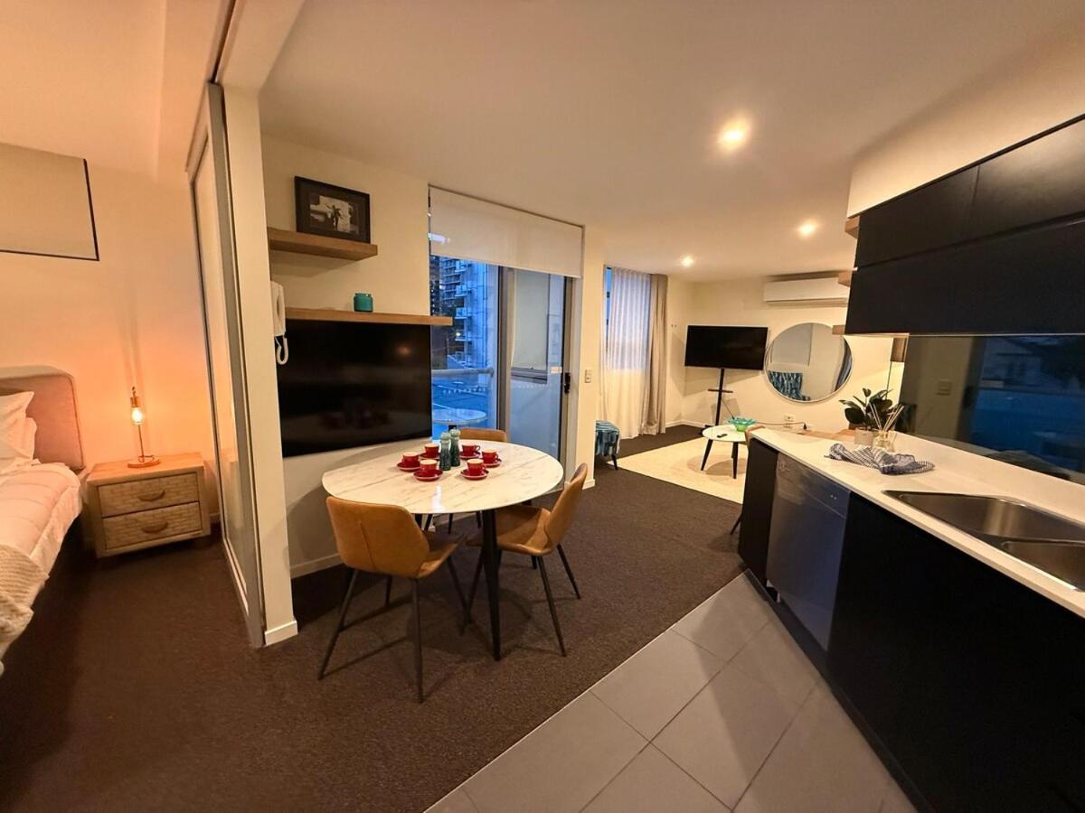 Apartment Discover Urban Bliss In Our 1-bedroom Apartment! Views And Cultural Gems *