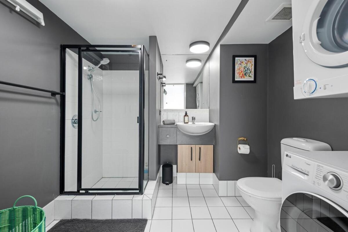 Luxury Water Views - 2bed-2bath-1car-pool Brisbane