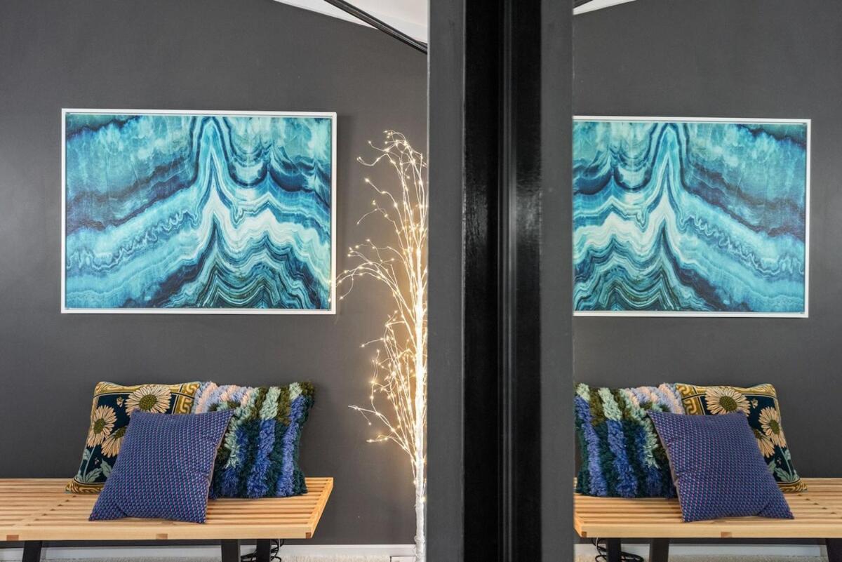 Luxury Water Views - 2bed-2bath-1car-pool Apartment *