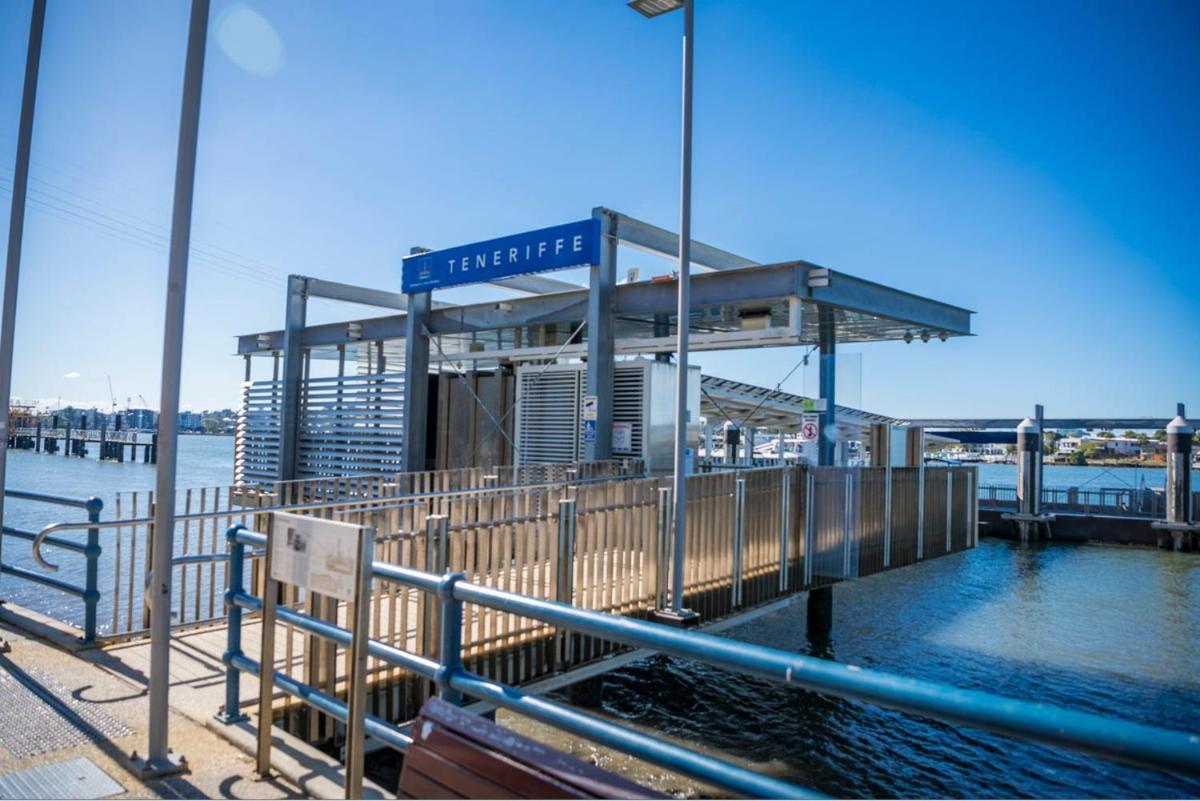 Luxury Water Views - 2bed-2bath-1car-pool Apartment Brisbane