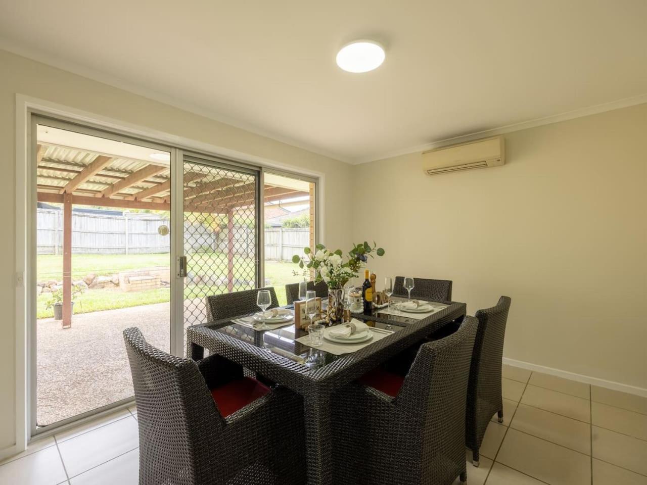 Steps To Mall And Transport 3beds Vibrance At Sunnybank Holiday home