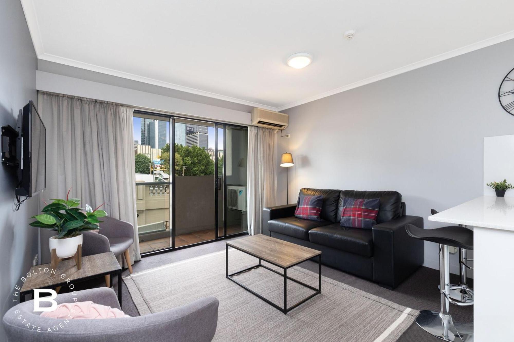 Apartment Skyline View, Urban Retreat