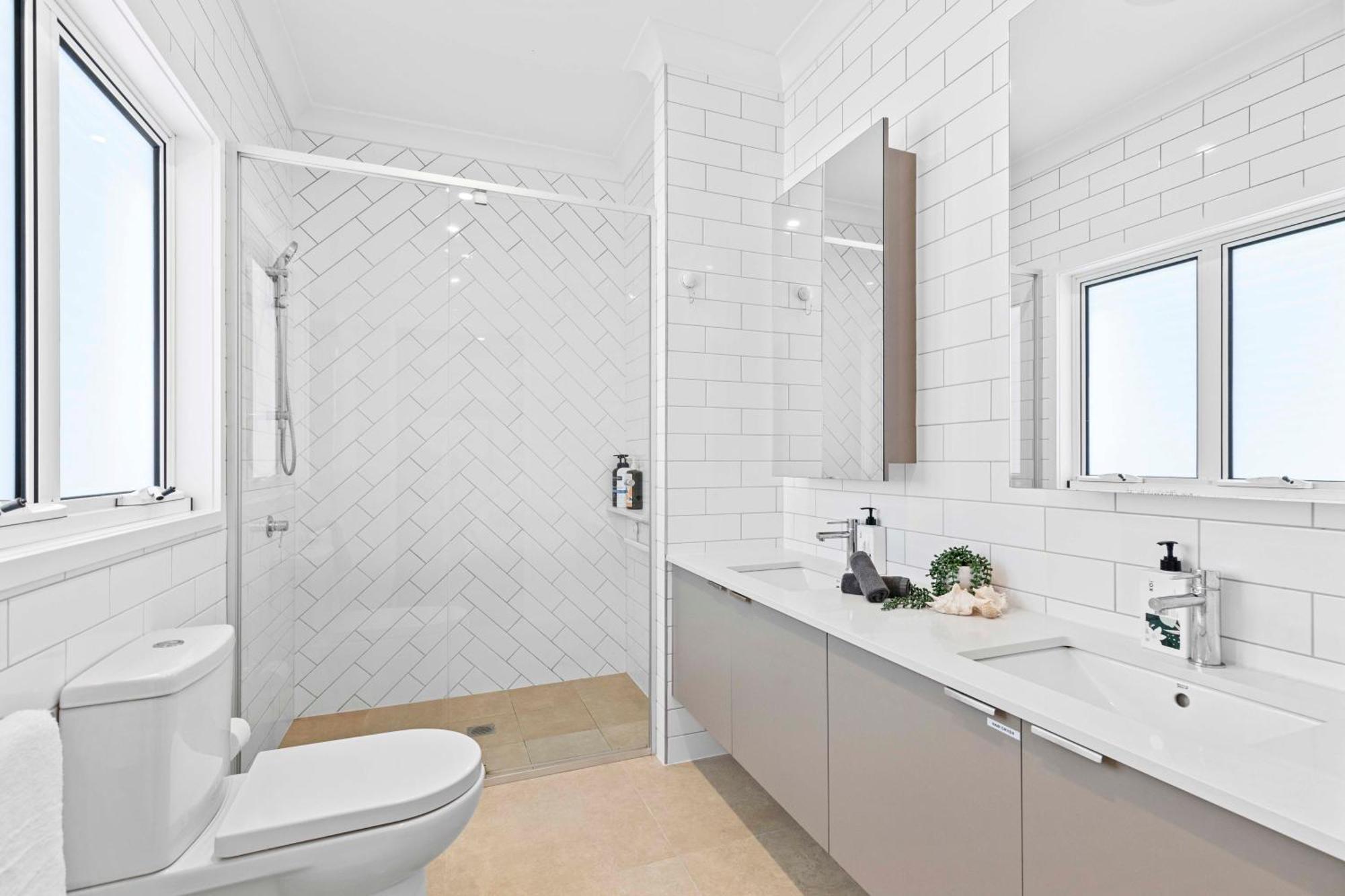 Stylish 3br Townhouse Camphill - Wifi, Parking * Brisbane