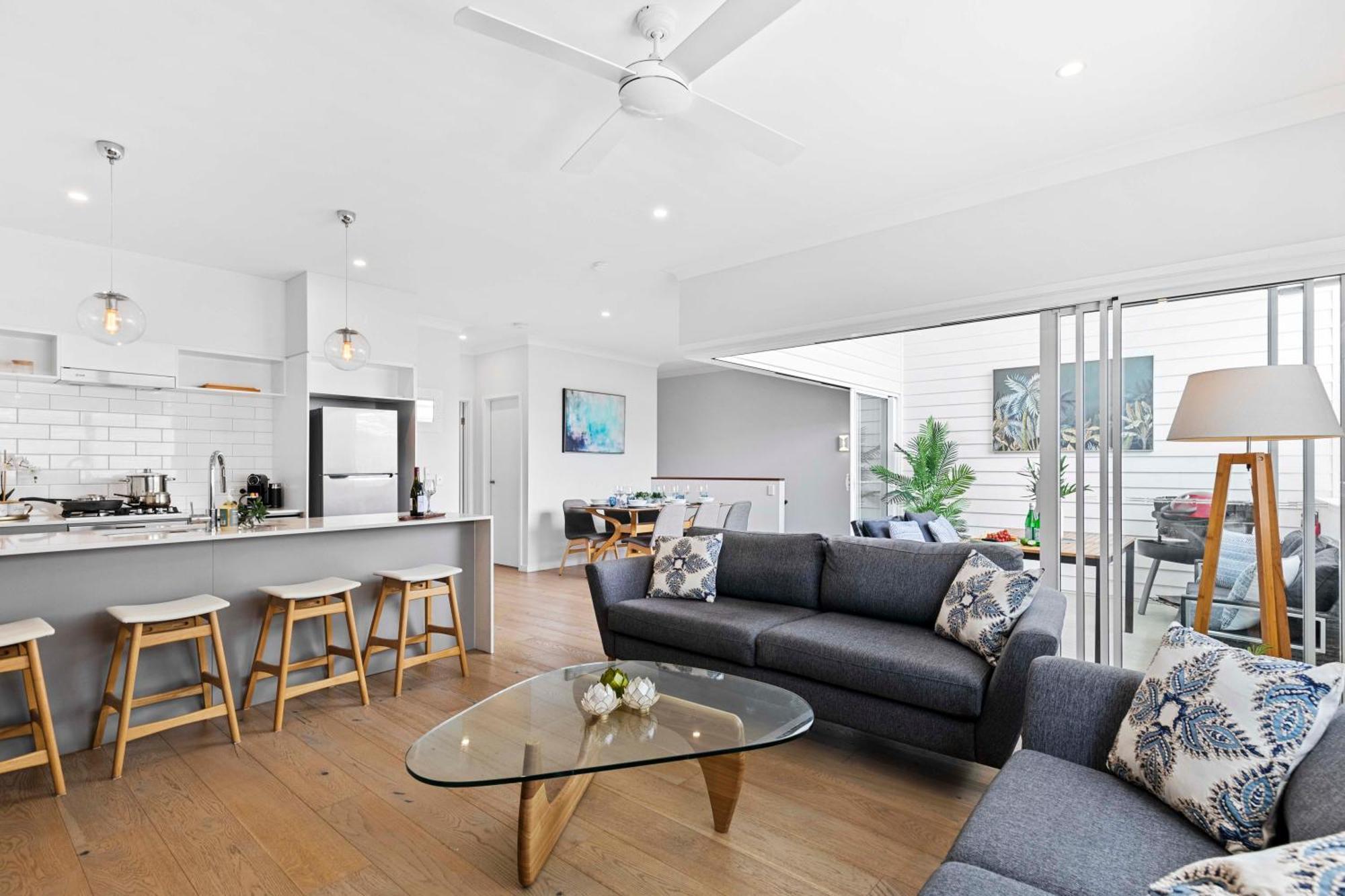 Stylish 3br Townhouse Camphill - Wifi, Parking Brisbane