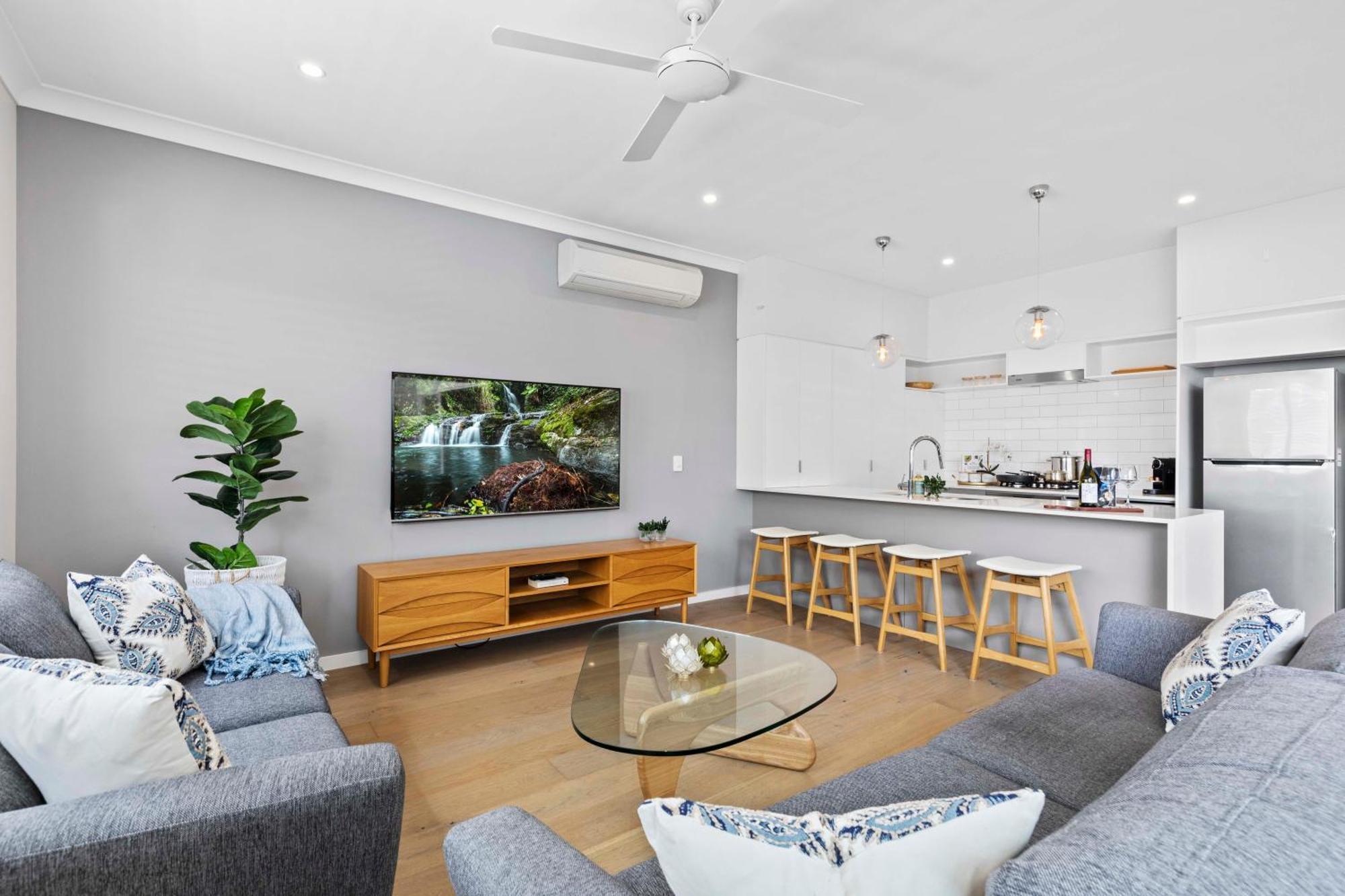 Stylish 3br Townhouse Camphill - Wifi, Parking Apartment Brisbane