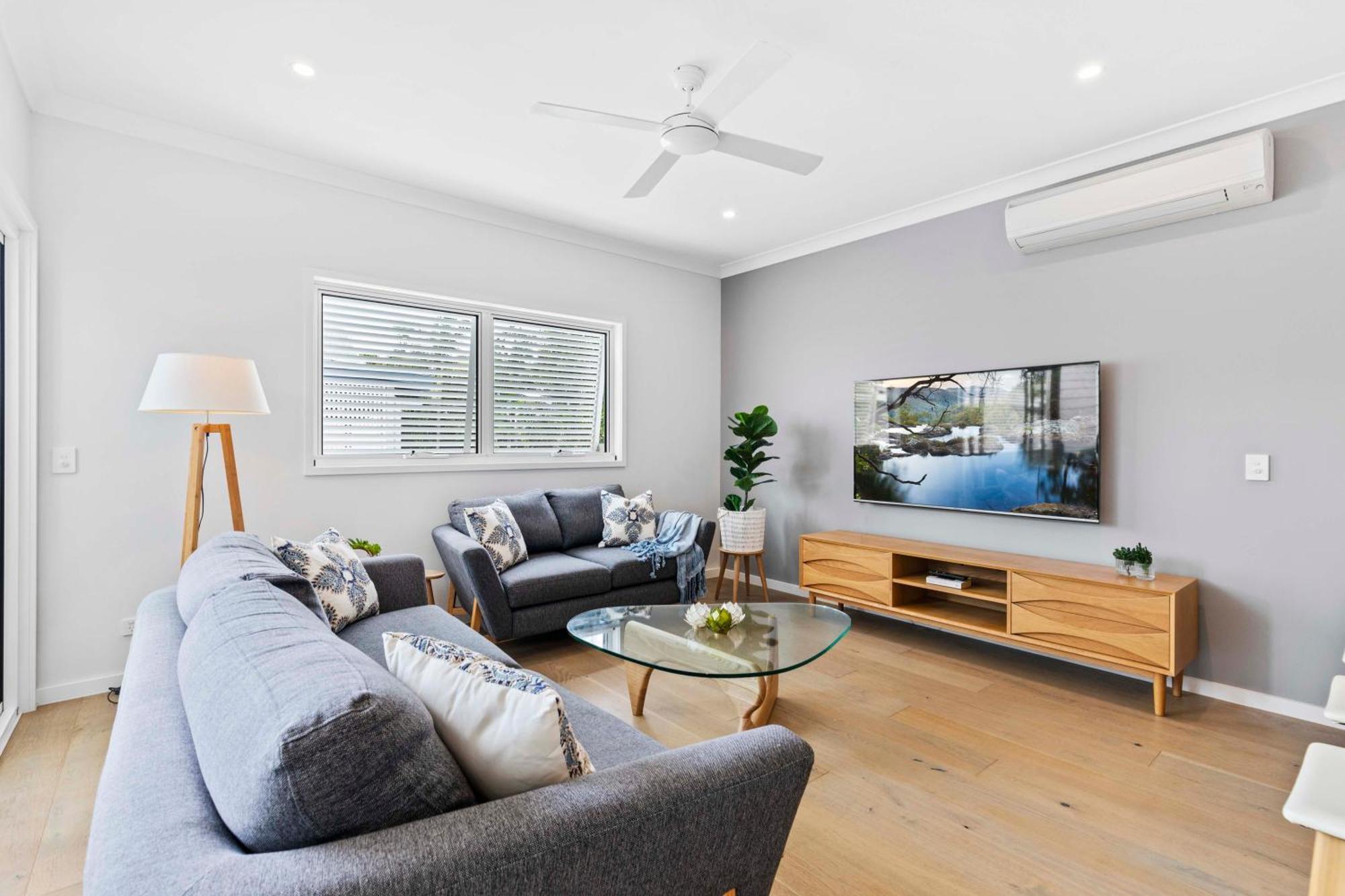 Stylish 3br Townhouse Camphill - Wifi, Parking Brisbane