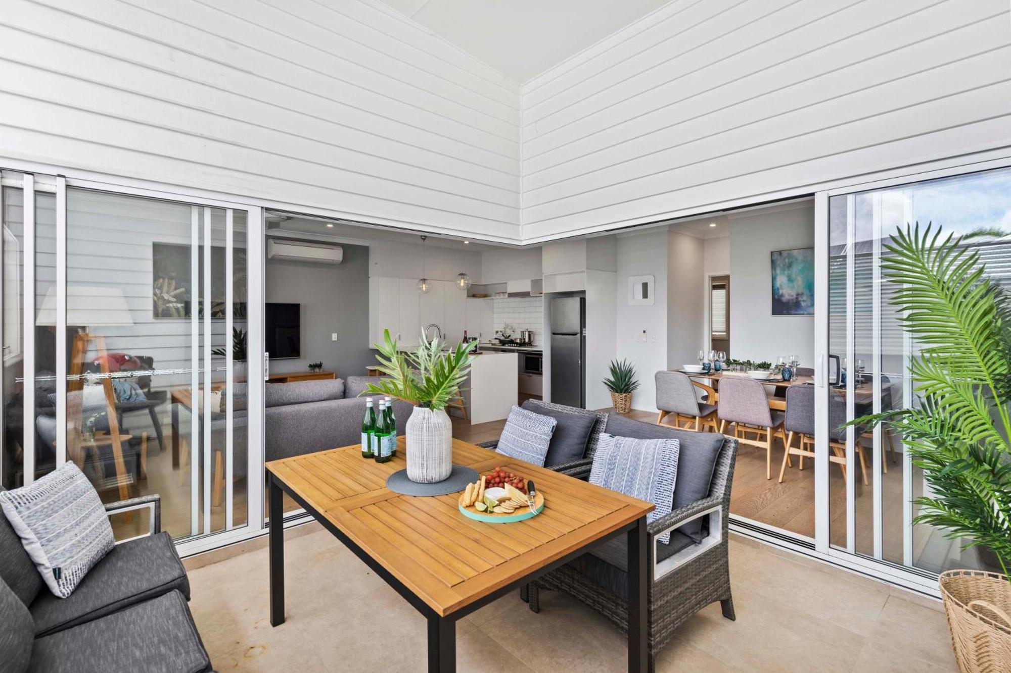 Stylish 3br Townhouse Camphill - Wifi, Parking * Brisbane
