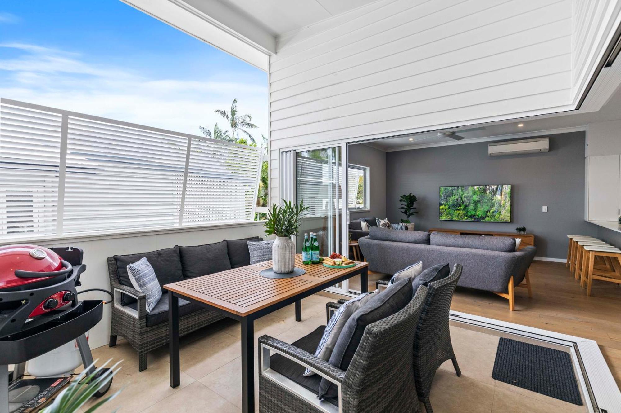 Stylish 3br Townhouse Camphill - Wifi, Parking Brisbane