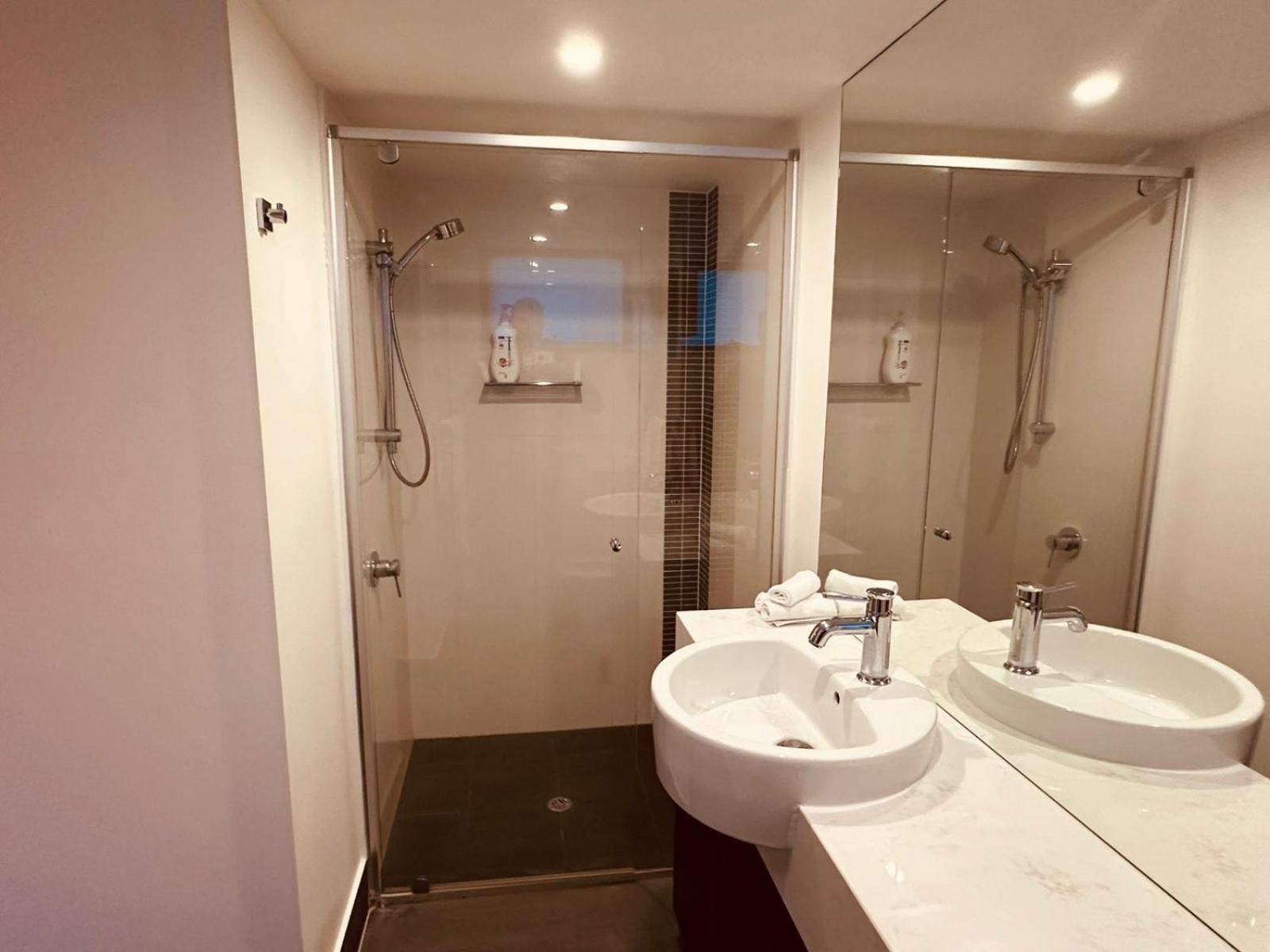 Apartment Discover Urban Bliss In Our 1-bedroom Apartment! Views And Cultural Gems Brisbane