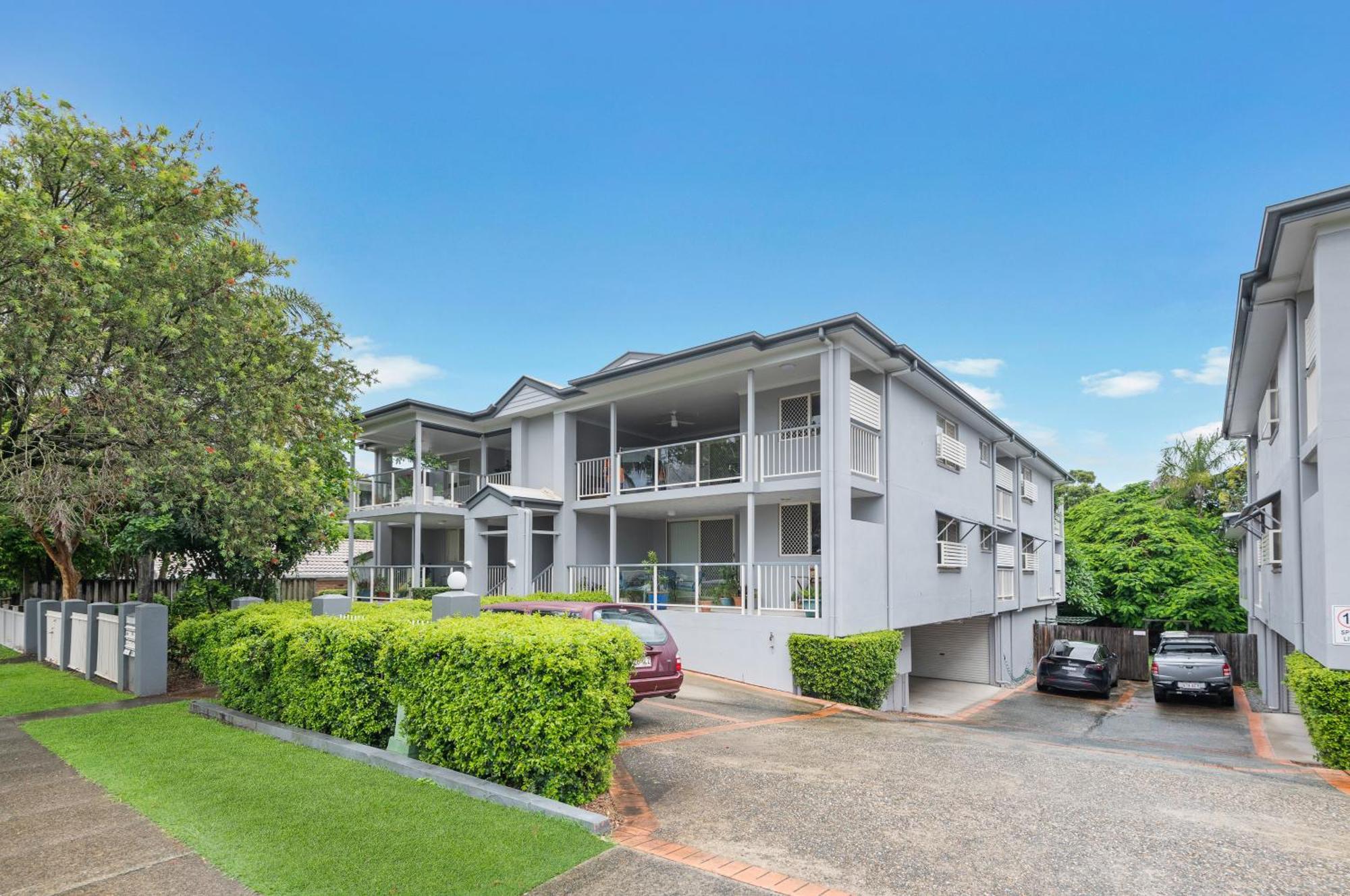 Spacious 3bdroom Entertaining Unit Close To City, Cafes And Shops
