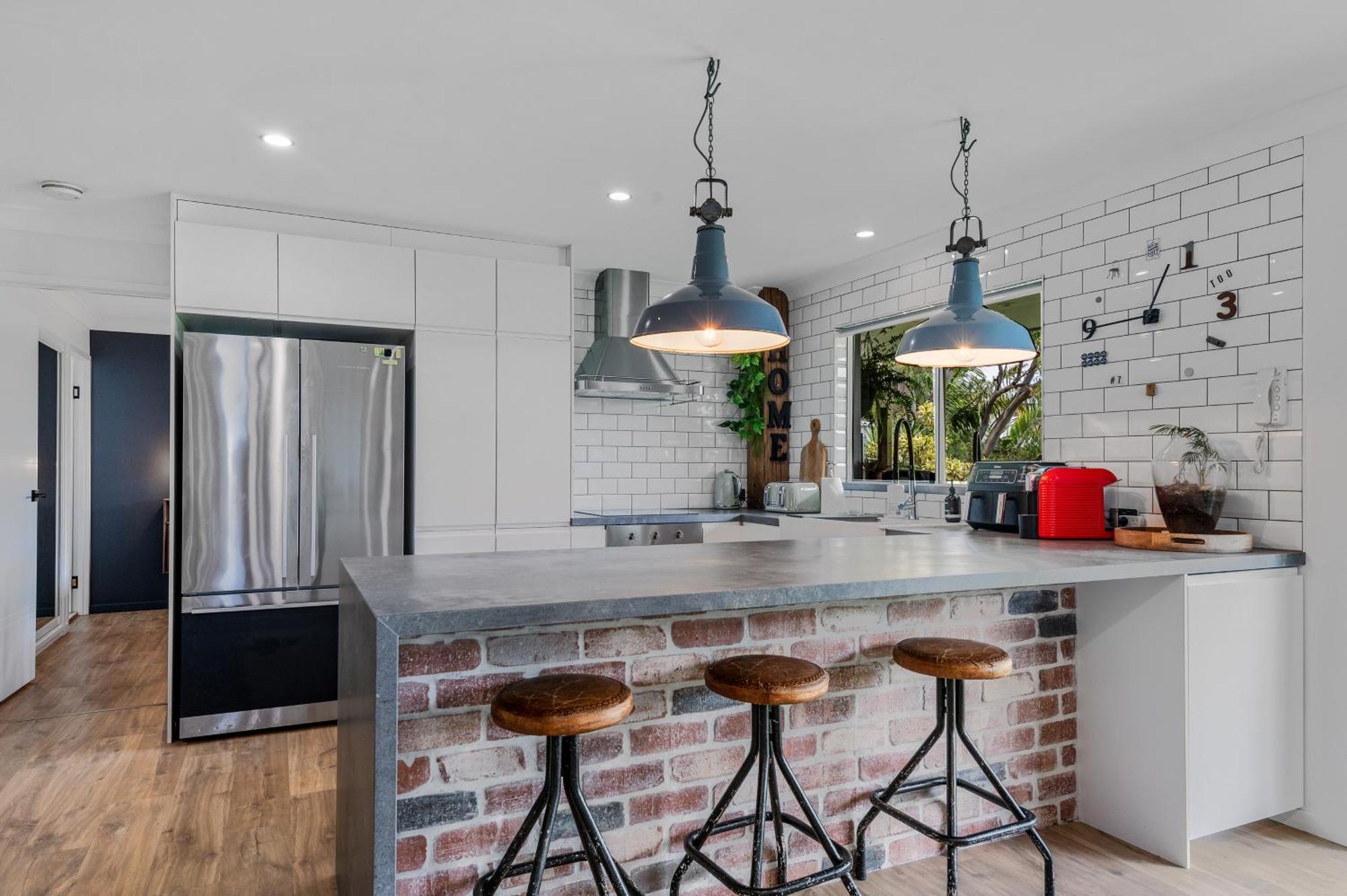 Spacious 3bdroom Entertaining Unit Close To City, Cafes And Shops