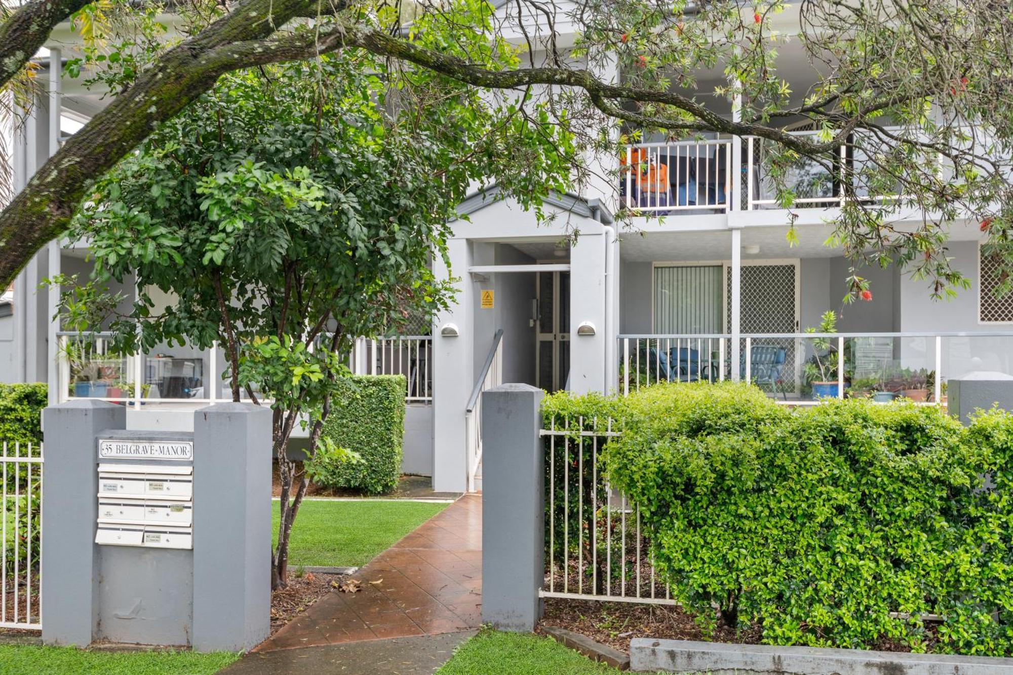 Spacious 3bdroom Entertaining Unit Close To City, Cafes And Shops