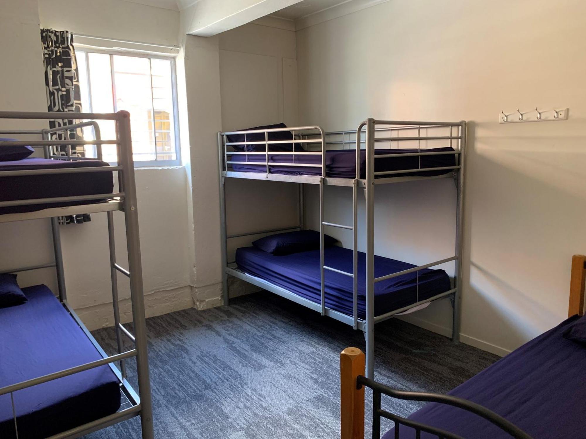 Hostel Habitat Backpackers *