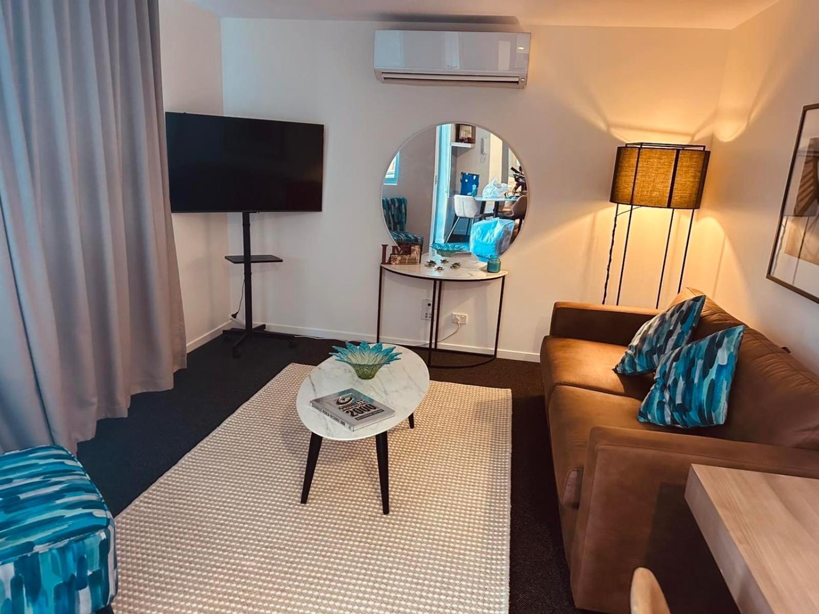 Apartment Discover Urban Bliss In Our 1-bedroom Apartment! Views And Cultural Gems *