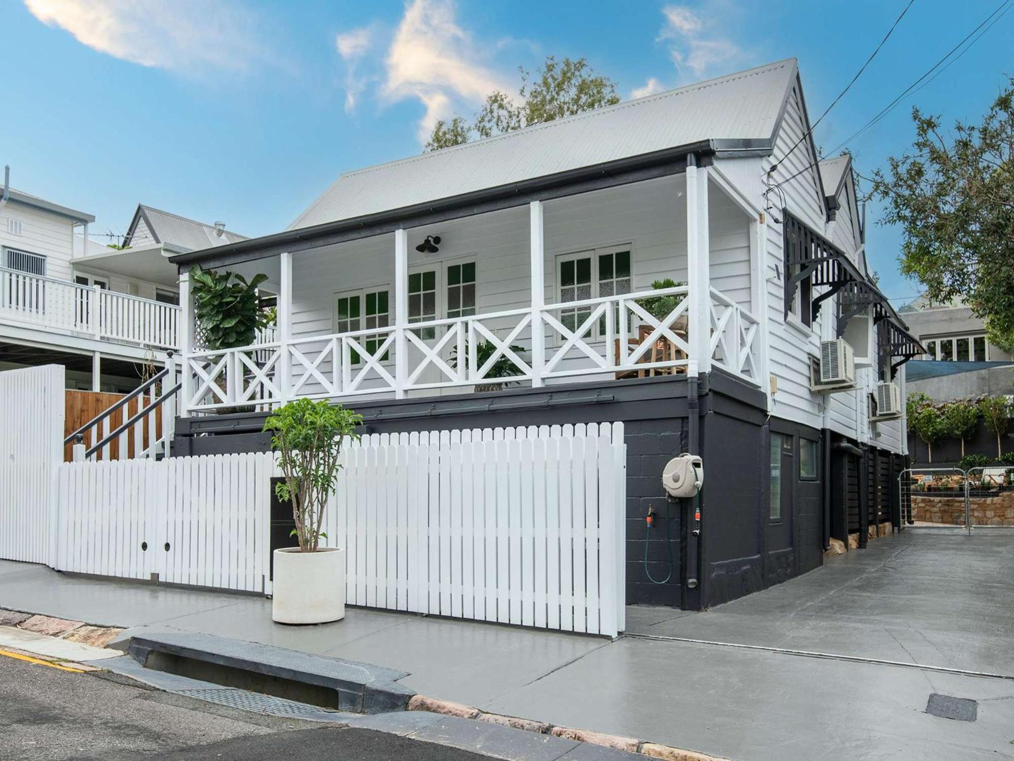 Holiday home 3 Bed Queenslander In Heart Of *