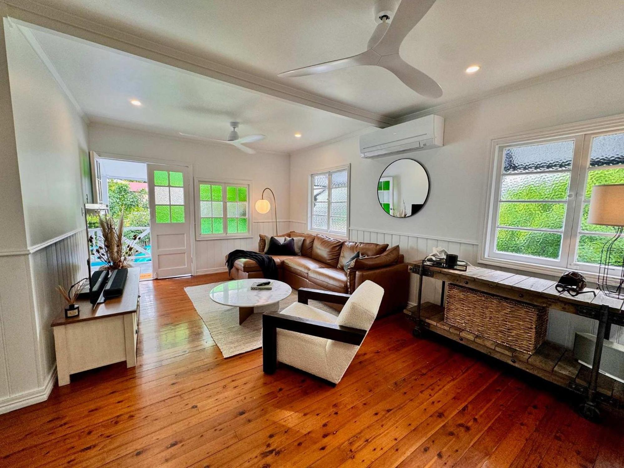 3 Bed Queenslander In Heart Of * Brisbane