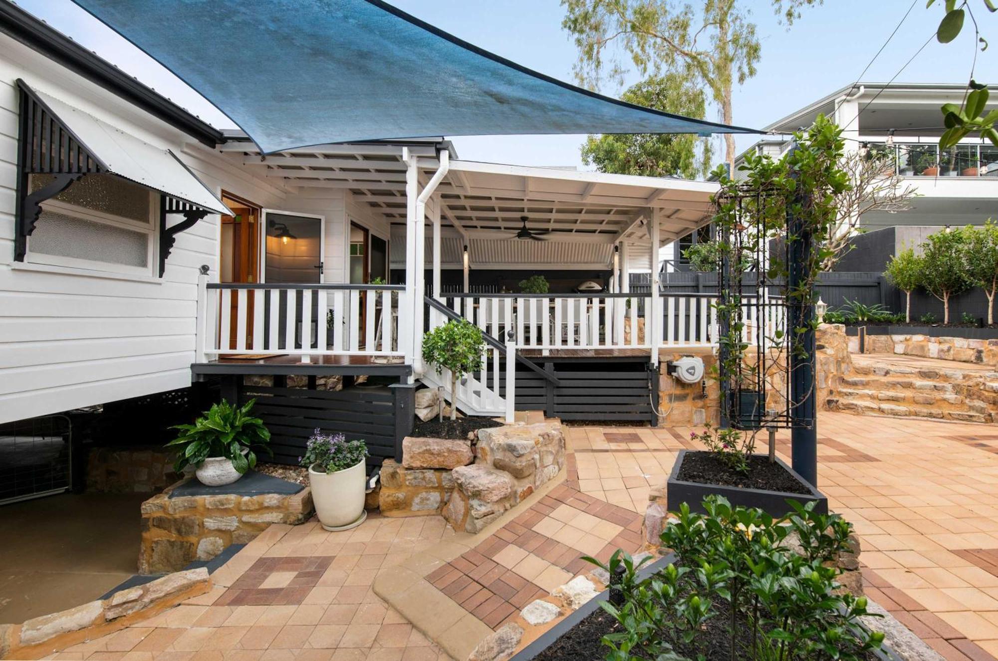 3 Bed Queenslander In Heart Of Holiday home Brisbane