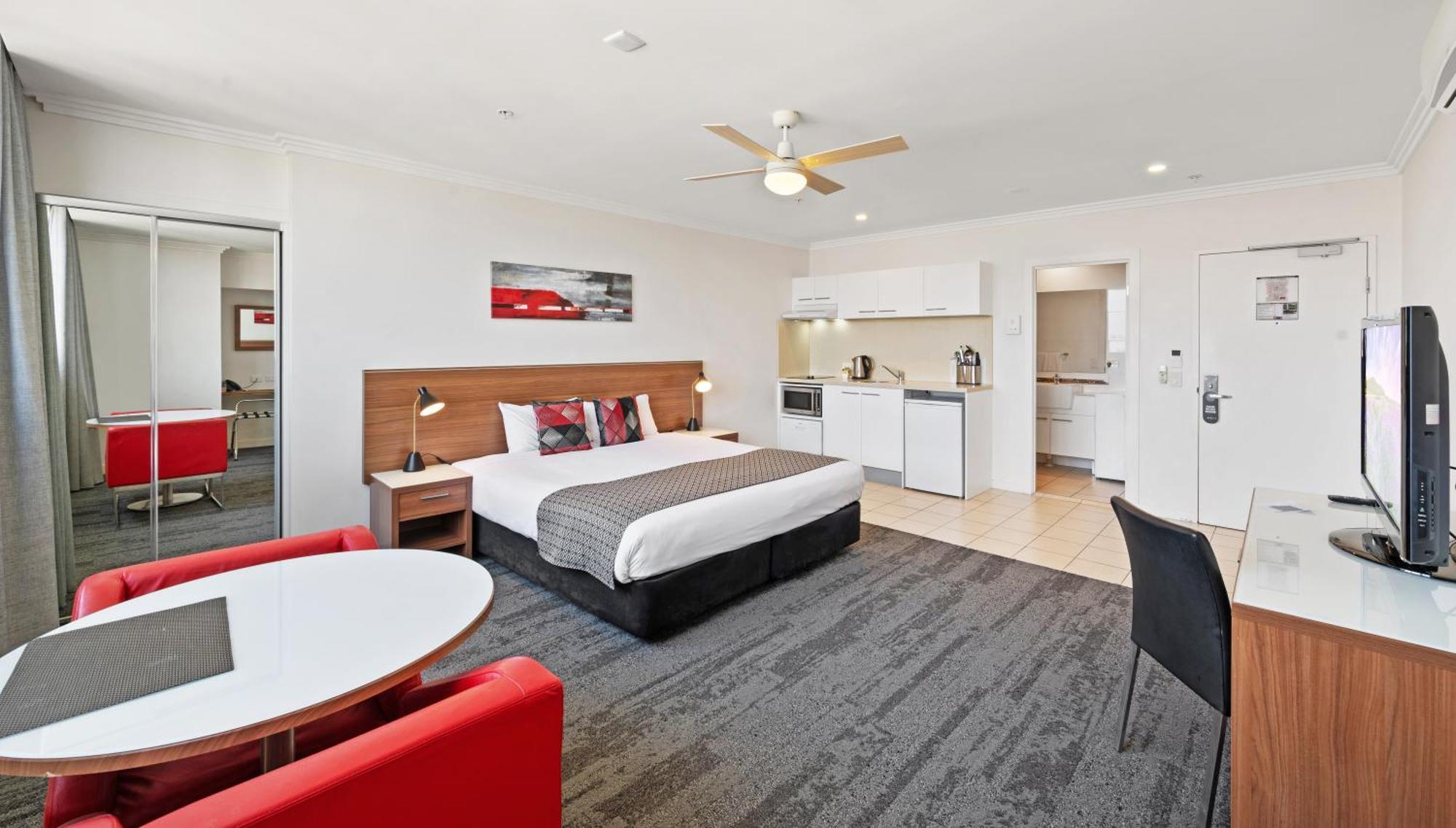 Aparthotel Quest South 4*
