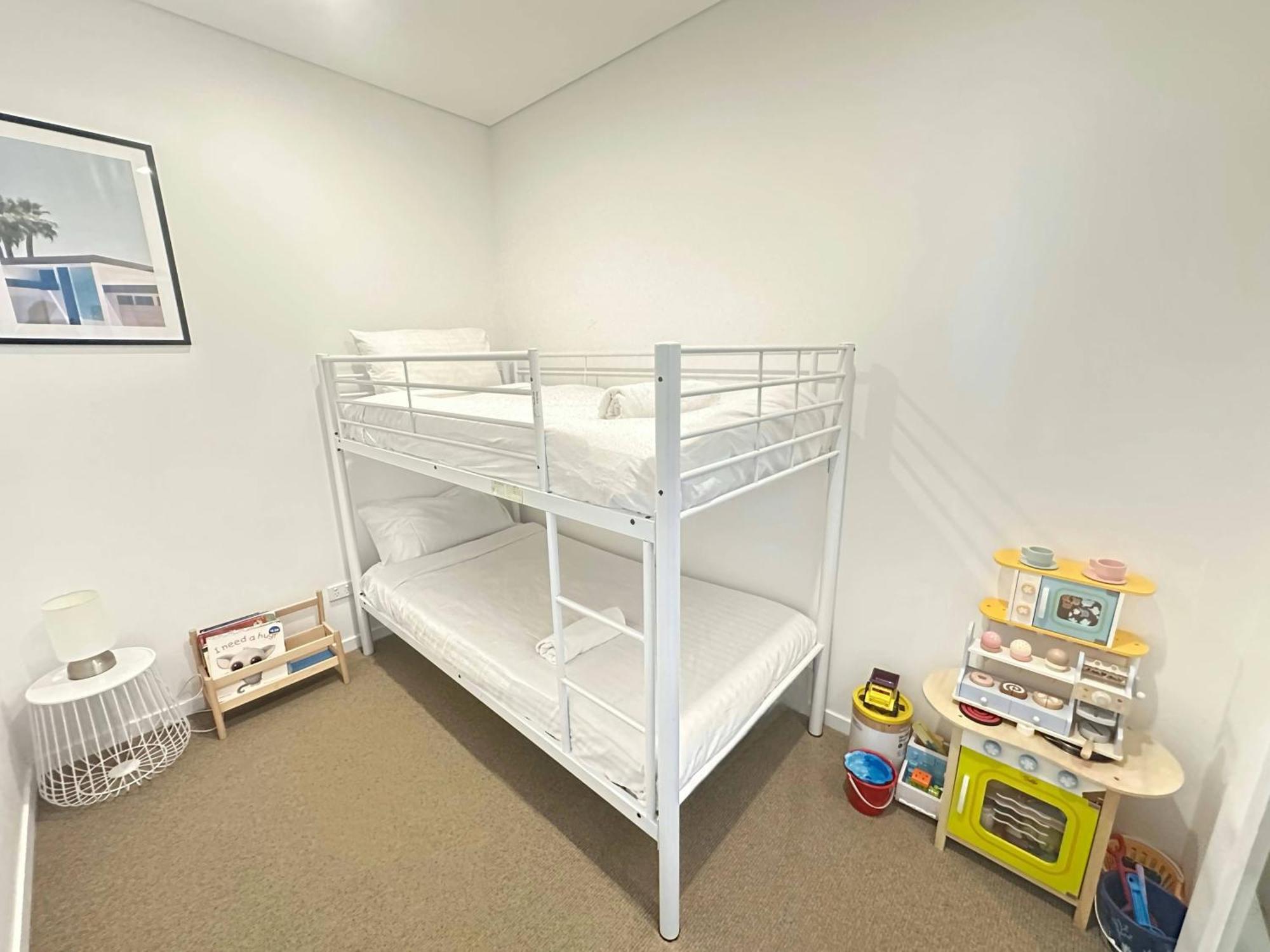 Lovely 2 Beds With View At South Apartment *